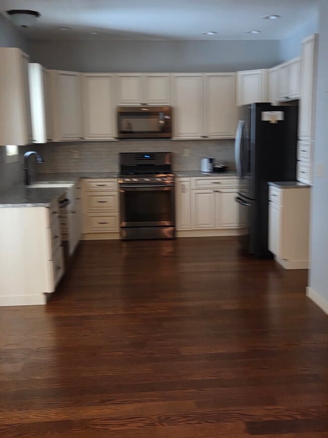 Building Photo - 6803 Von Kanel St