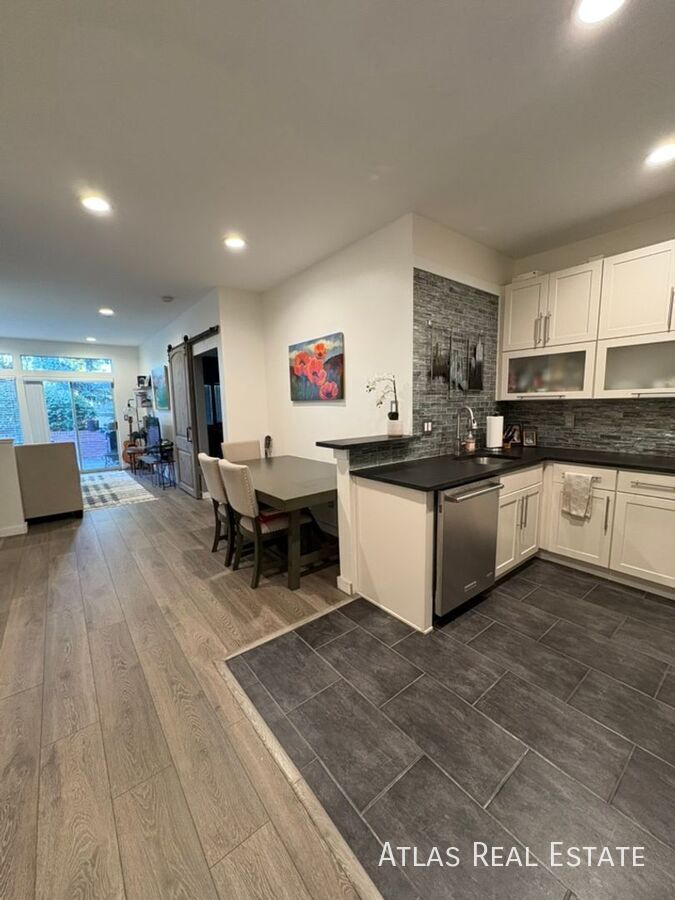 Building Photo - 6001 S Yosemite St