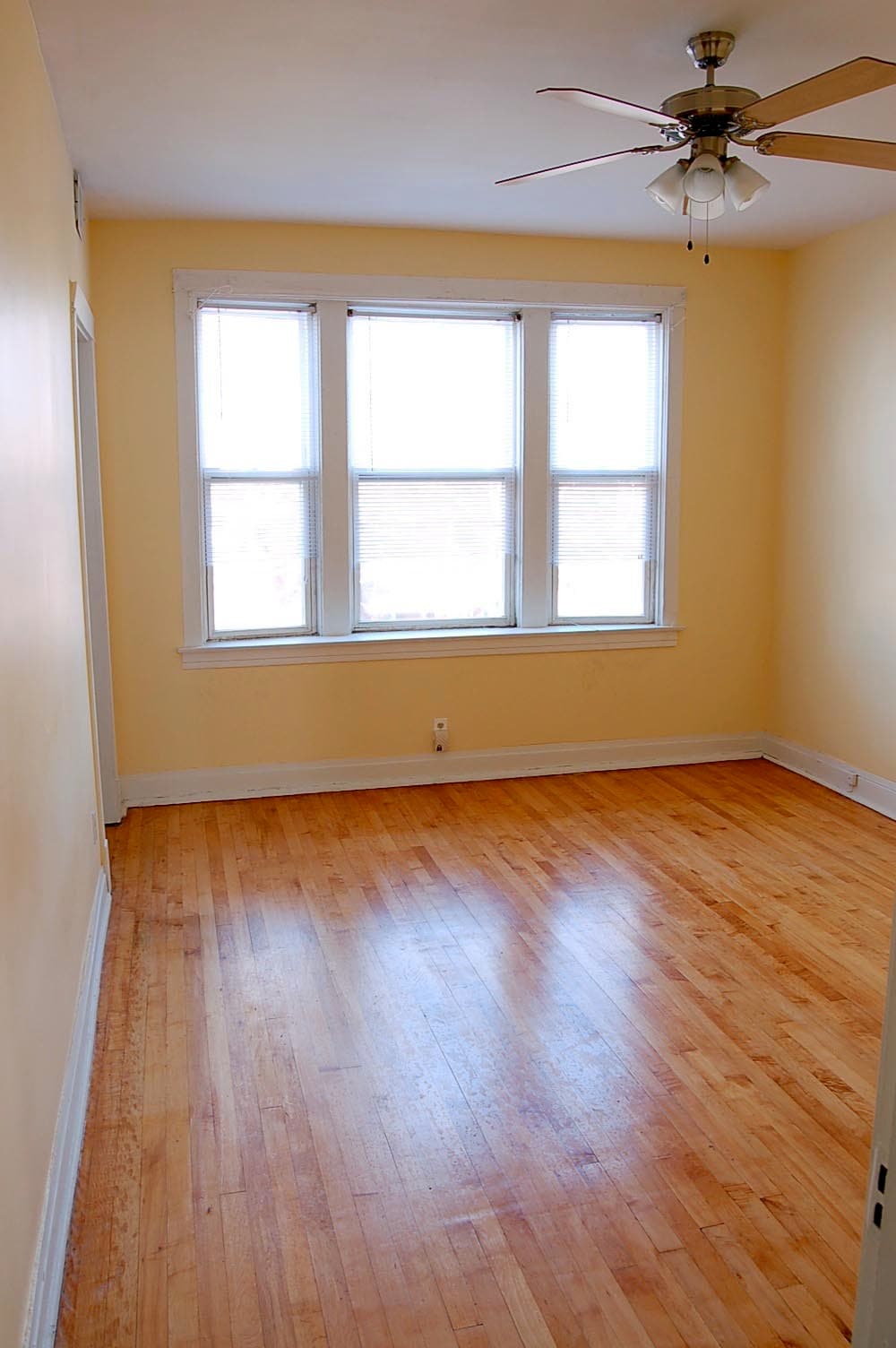 Building Photo - 3144 N Ridgeway Ave
