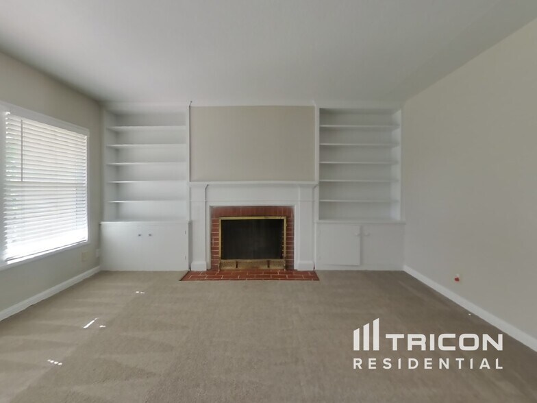 Building Photo - 1409 Albany Ave