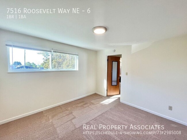 Building Photo - 7516 Roosevelt Way NE