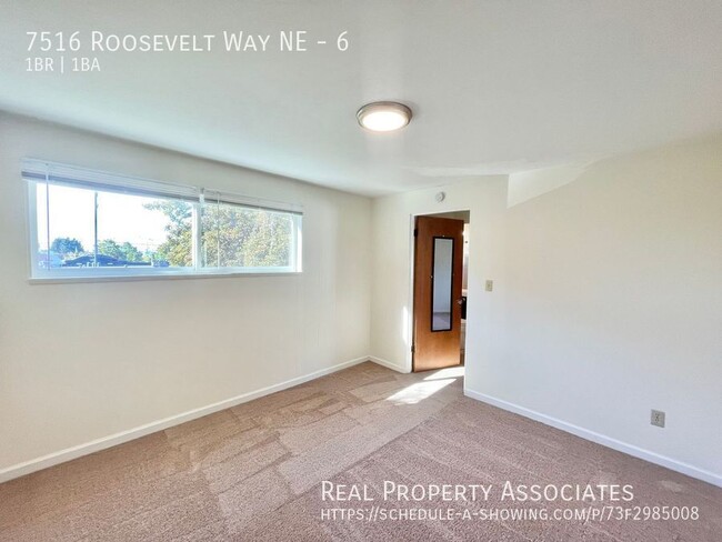 Building Photo - Top Floor 1-Bed/1-Bath in Roosevelt! **Hea...