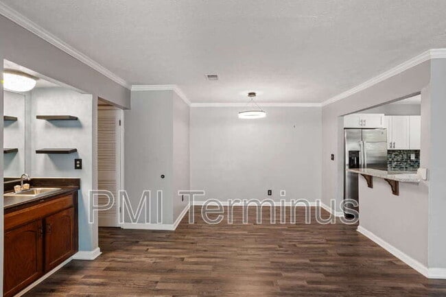 Building Photo - 2721 St Augustine Trail SE