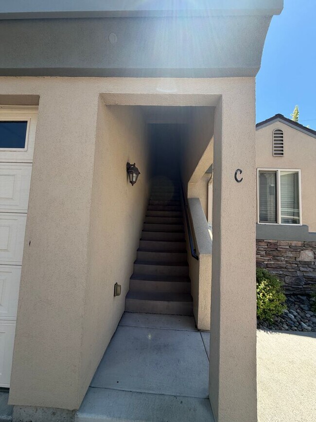 Building Photo - Charming 1 Bedroom, 1 Bath Apartment with Garage, Balcony & Central Reno Location! Available now!