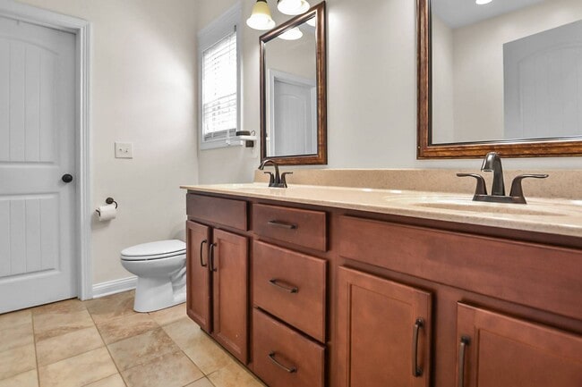 Building Photo - Pet Friendly Three Bedroom with Bonus!