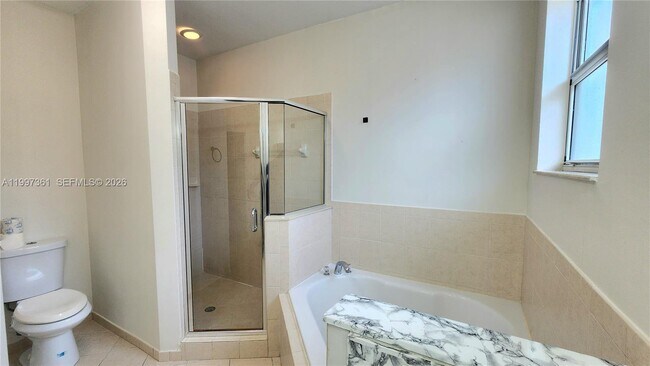 Building Photo - 343 NE 36th Terrace