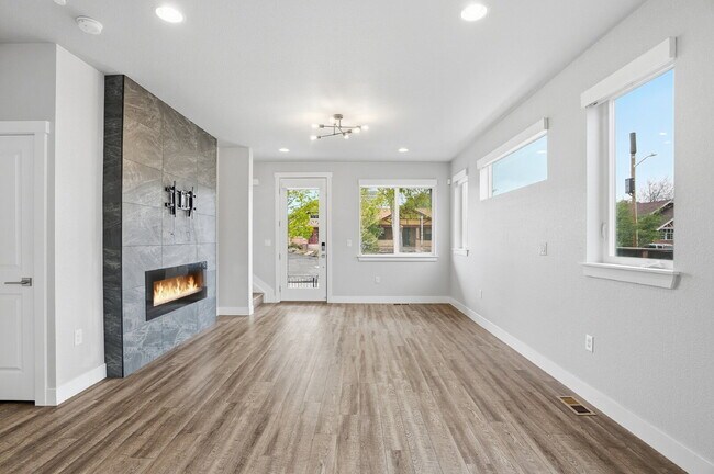 Building Photo - $3,940.95 - 3 Bed, 2.5 Bath Townhome In Denver with Central AC and Outdoor Space!