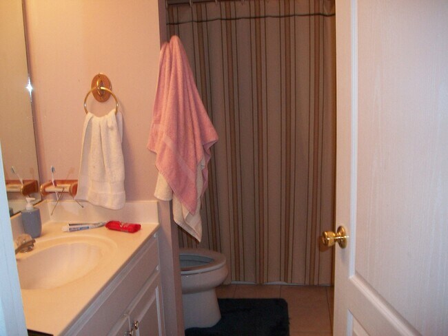 Building Photo - Spacious home in Woodlawn Estates