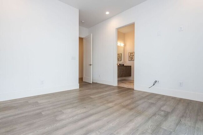 Building Photo - Welcome To The Sophia - Your Perfect Retreat in Historic Druid Hills!