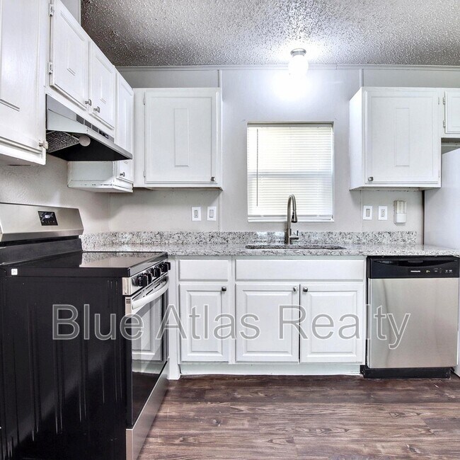 Building Photo - 2706 W Colorado Blvd