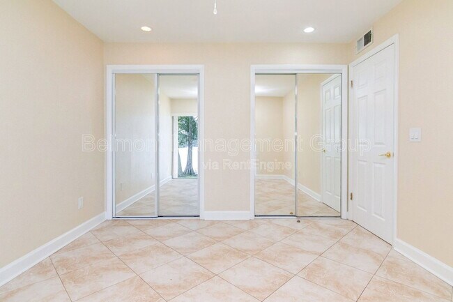 Building Photo - 602 Desoto Dr