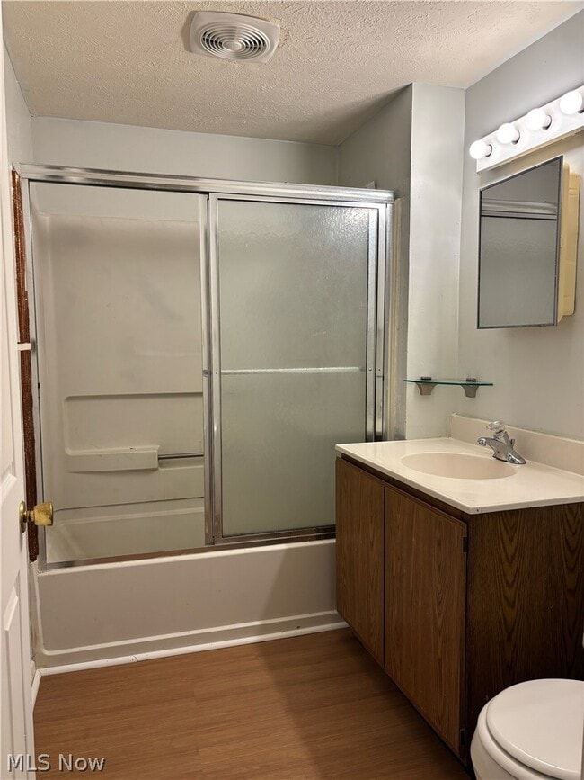 Building Photo - 1066 E 62nd St