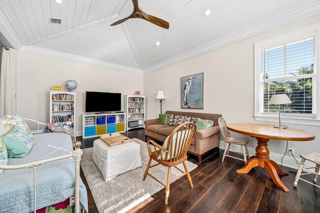 Building Photo - 120 Grove Way