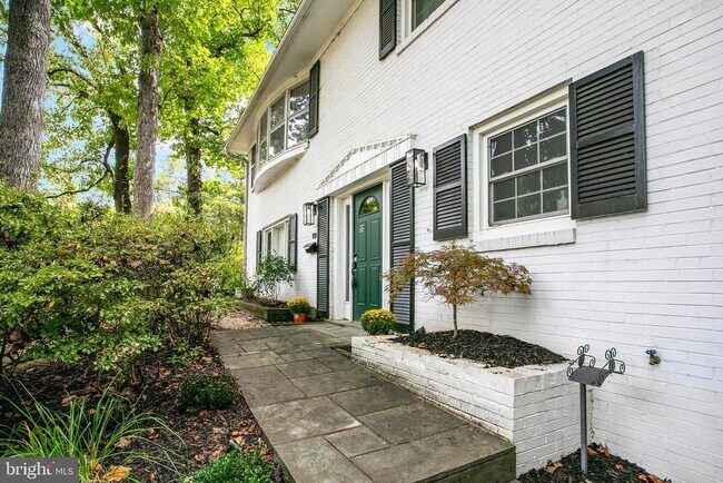 Building Photo - 3710 Lorcom Ln
