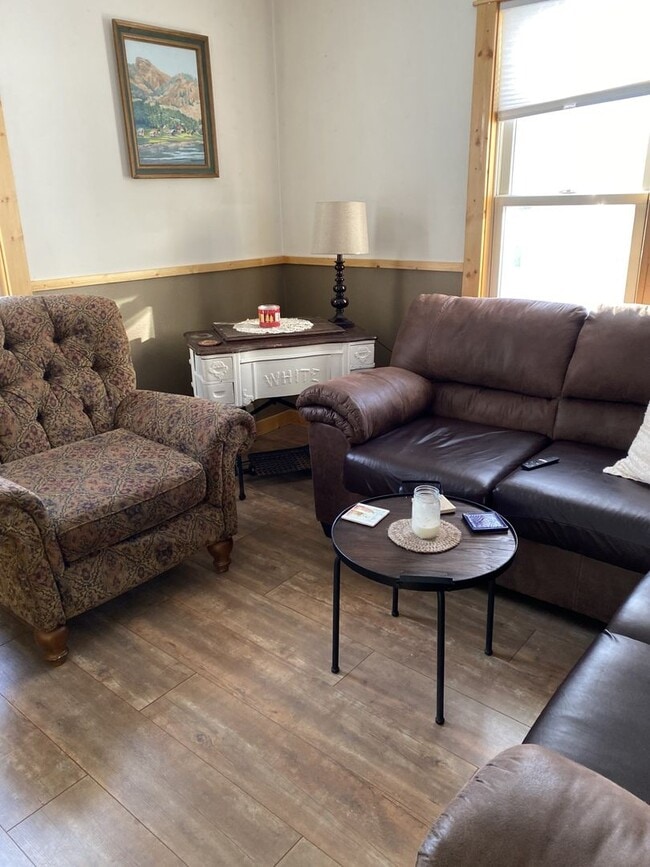 Building Photo - Cute 1 Bed, 1 Bath home in Crosby - Includ...