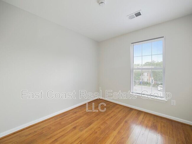 Building Photo - 6100 Newport Terrace