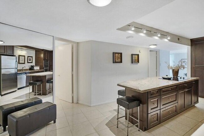 Building Photo - 5420 N Ocean Dr