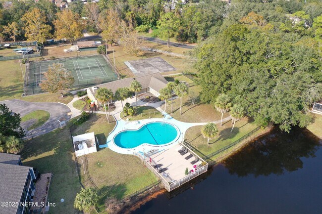 Building Photo - 8777 Como Lake Dr