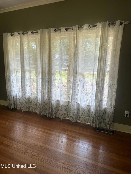 Building Photo - 3564 Cowan Pl