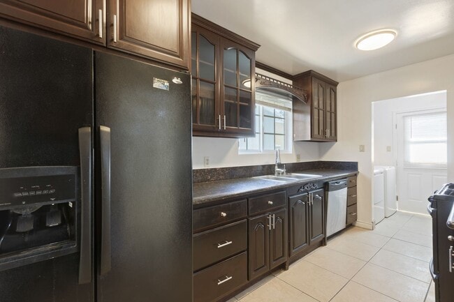 Building Photo - Spacious Mission Hills Home – Modern Comfo...