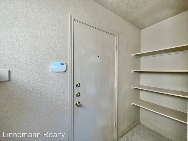 Building Photo - 3 br, 2.5 bath House - 4008 Sunflower Drive