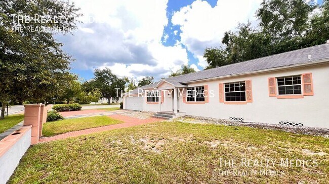 Building Photo - 1807 N Park Ave