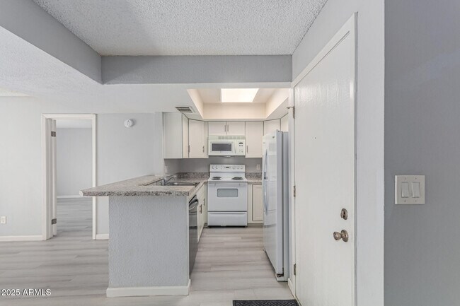 Building Photo - 4730 W Northern Ave