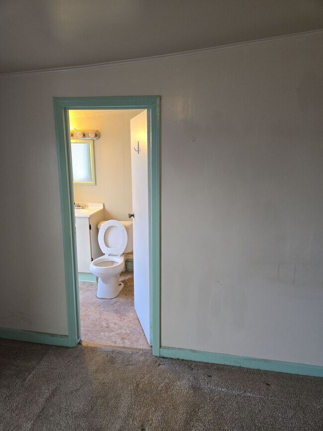 Building Photo - 2-12 Philadelphia Ave