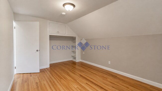 Building Photo - 615 Stadium St