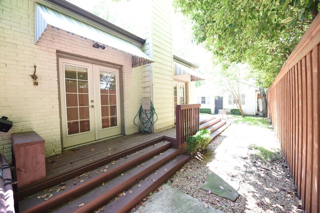 Building Photo - Walk to Inwood Village! Charming 3 bed 3 b...