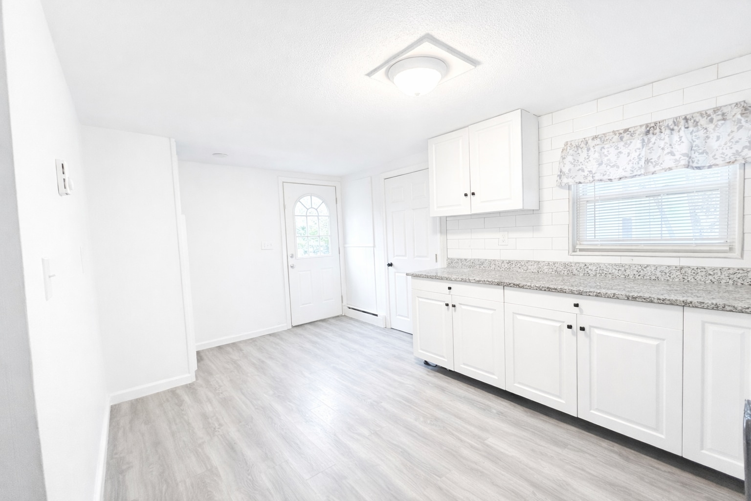 Kitchen - 36 Candice St