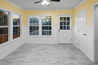 Building Photo - 3 Bedroom 1.5 Bath Home just blocks from Ocean Drive