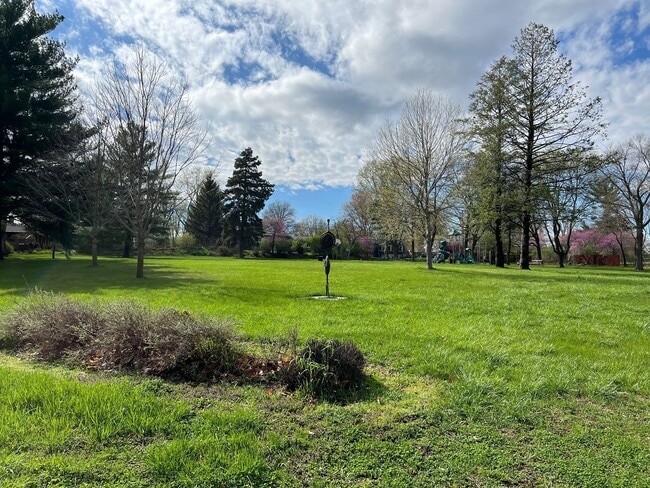 Building Photo - 3 Bedrooms with In-Unit Laundry