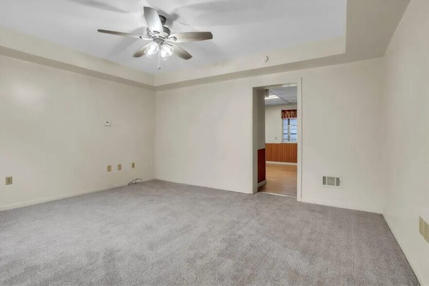 living room - 3240 Rothpletz St