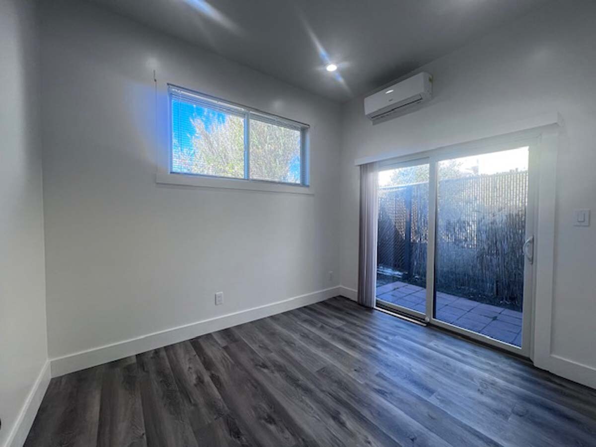 Building Photo - 724 37th St