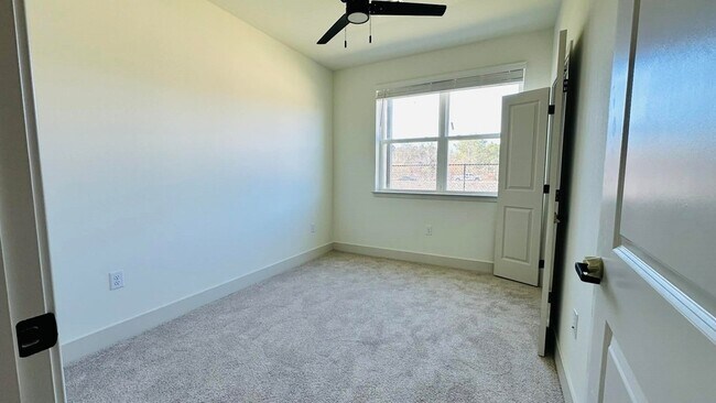 Building Photo - 19100 Woodland Hills Dr