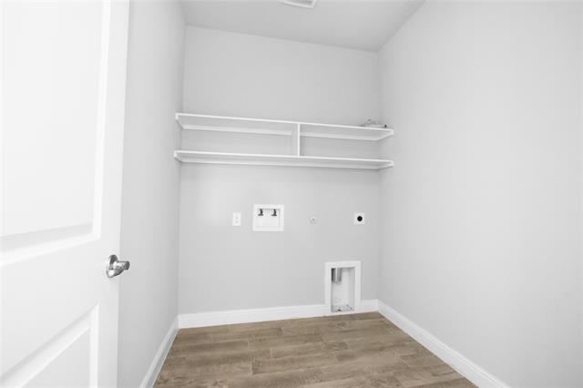 Building Photo - 2405 Moon Rnch