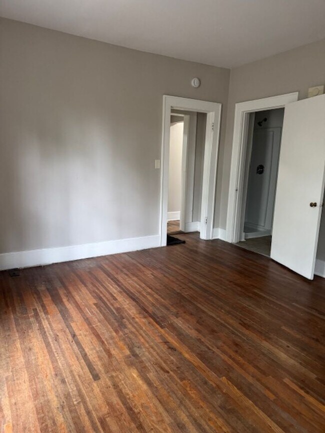 Building Photo - 1801 Ashwood Ave