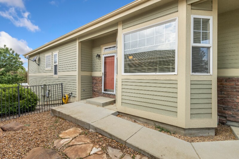 Building Photo - 4918 Valley Oak Dr
