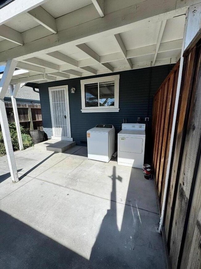 Building Photo - 961 S 7th St