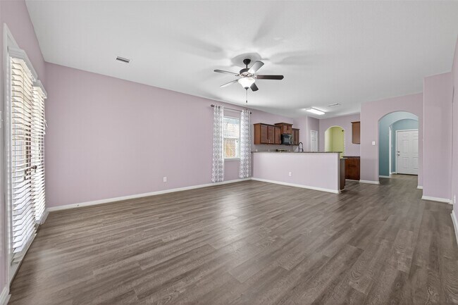 Building Photo - 30914 W Lost Creek Blvd