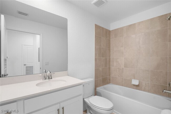 Building Photo - 15345 Grn Acrs Ave