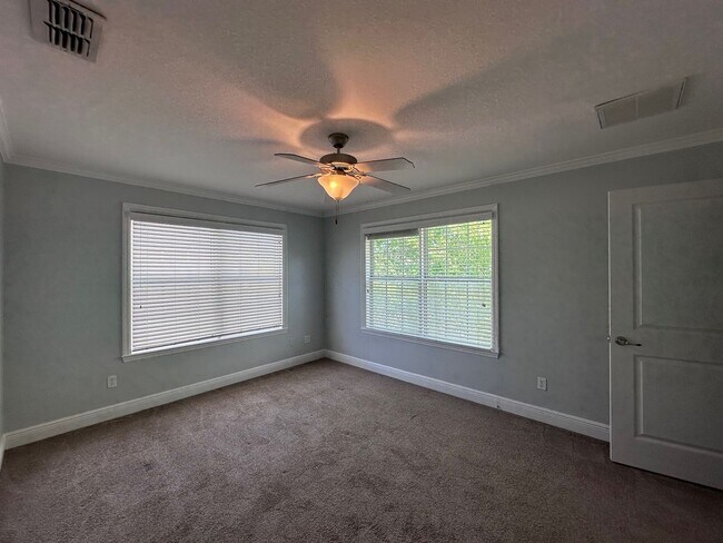 Building Photo - 1926 Corvallis Ave