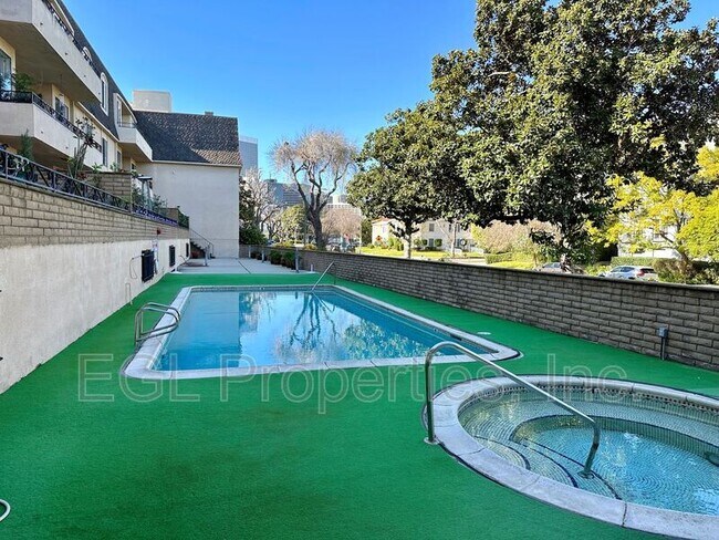 Building Photo - 1223 S Roxbury Dr