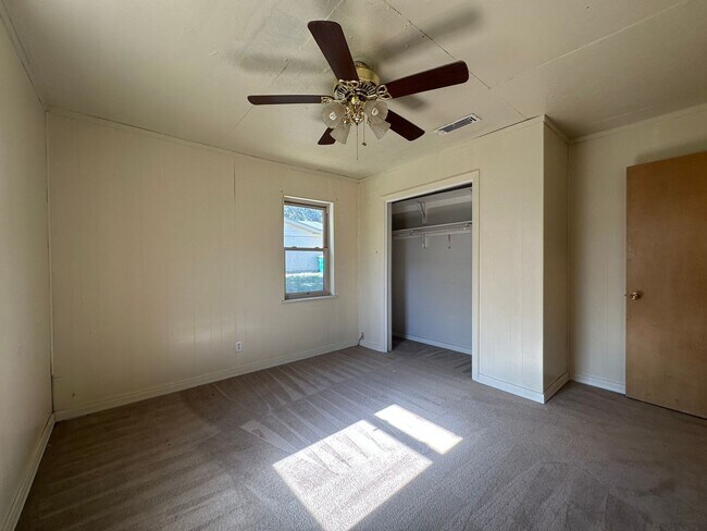 Building Photo - 115 Dawn Dr