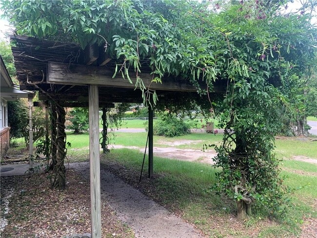 Building Photo - 3062 Pickell Dr