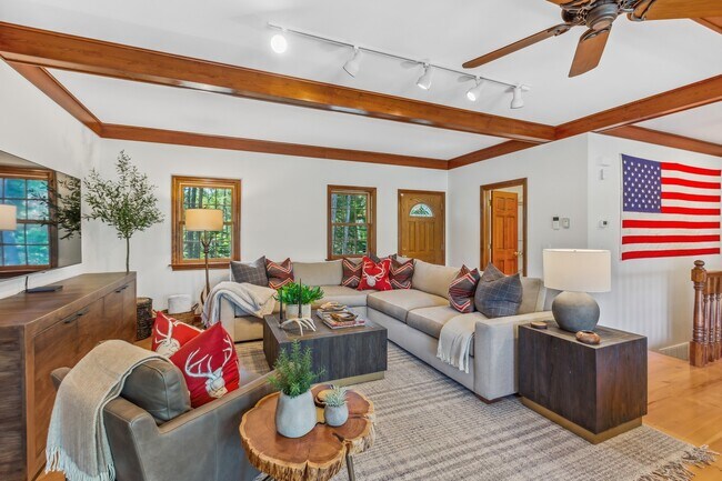 Living room - 47 Wild Turkey Ln
