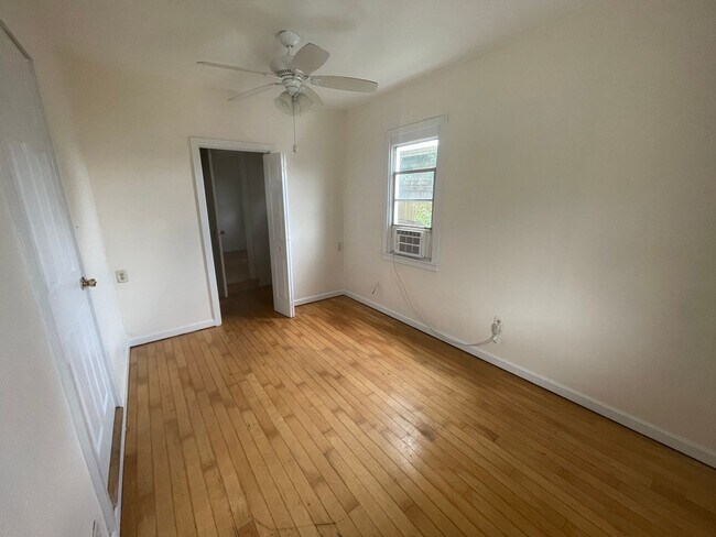 Building Photo - 322 E Gottsche Ave