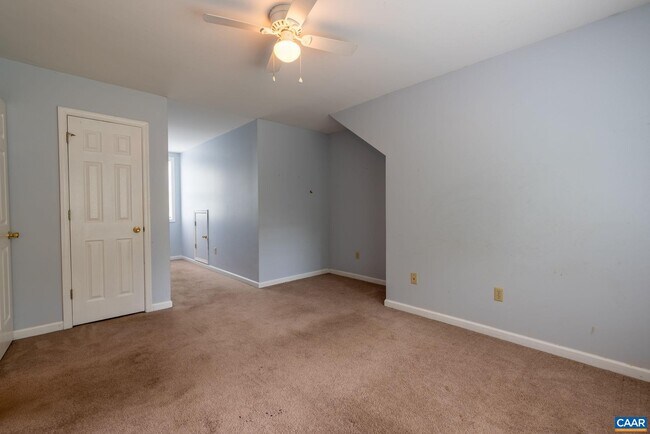 Building Photo - 497 Sunset Dr