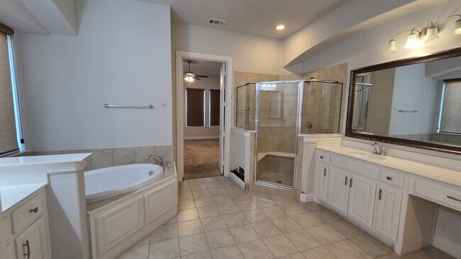 Building Photo - 1112 Maverick Dr